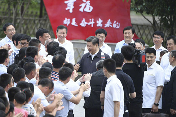 習(xí)近平到潭頭村看望老區(qū)群眾 習(xí)近平到潭頭村看望老區(qū)群眾