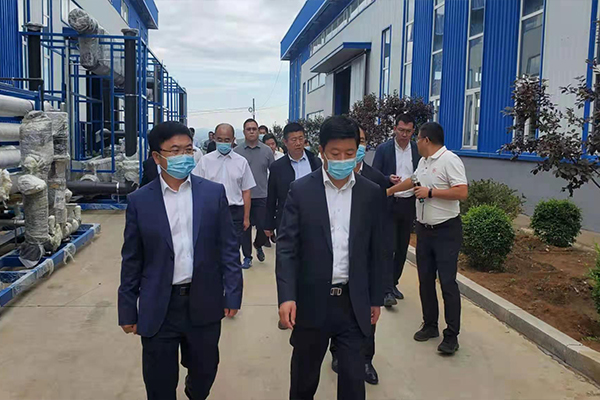 遼寧省葫蘆島市市長楊軍生蒞臨北票市一諾環保產業集團考察并指導工作 遼寧省葫蘆島市市長楊軍生蒞臨北票市一諾環保產業集團考察并指導工作